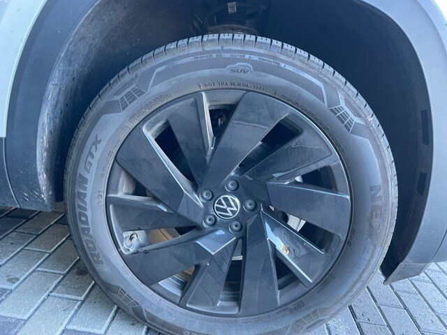 2024 Volkswagen Atlas SE Technology photo 2