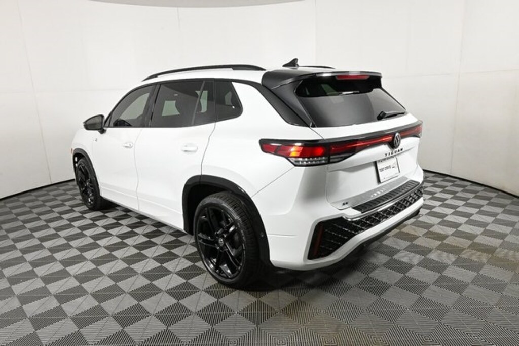 New 2026 Volkswagen Tiguan 2.0T SE SUV