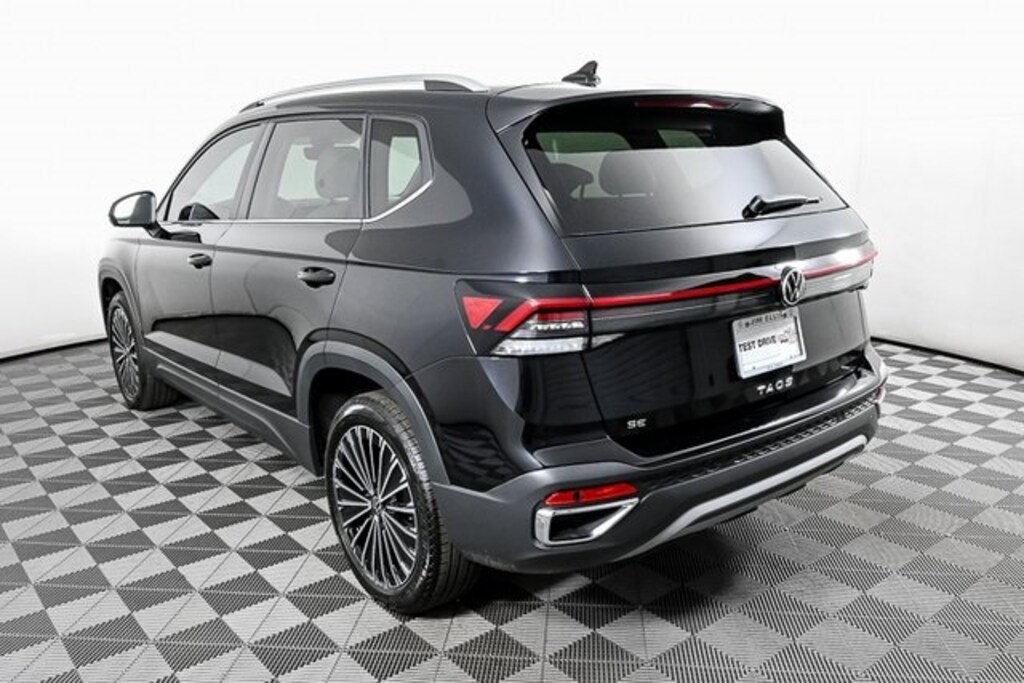 New 2025 Volkswagen Taos 1.5T SE SUV