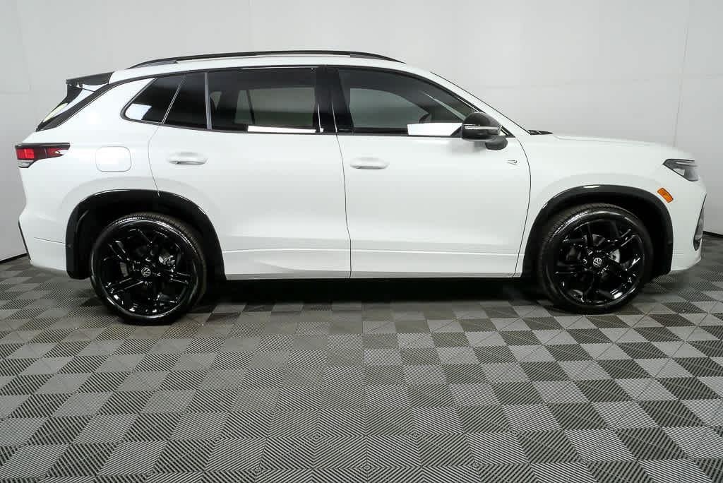New 2026 Volkswagen Tiguan SE R-Line Black SUV