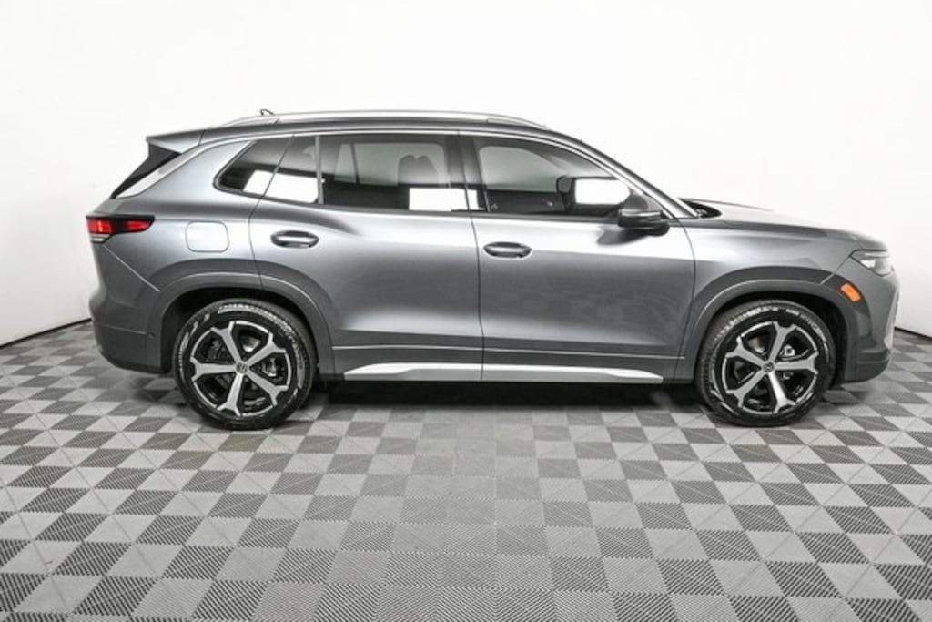 New 2025 Volkswagen Tiguan 2.0T SE SUV