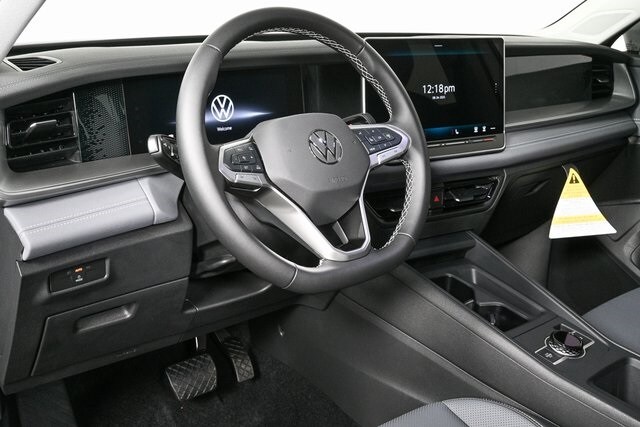 2025 Volkswagen Tiguan SE photo 3