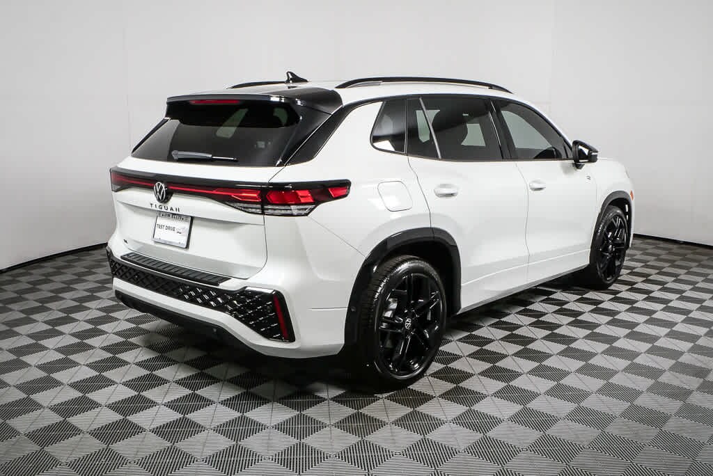 New 2026 Volkswagen Tiguan 2.0T SE R-Line Black SUV
