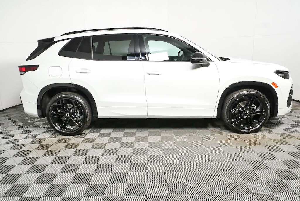 New 2026 Volkswagen Tiguan SE R-Line Black SUV