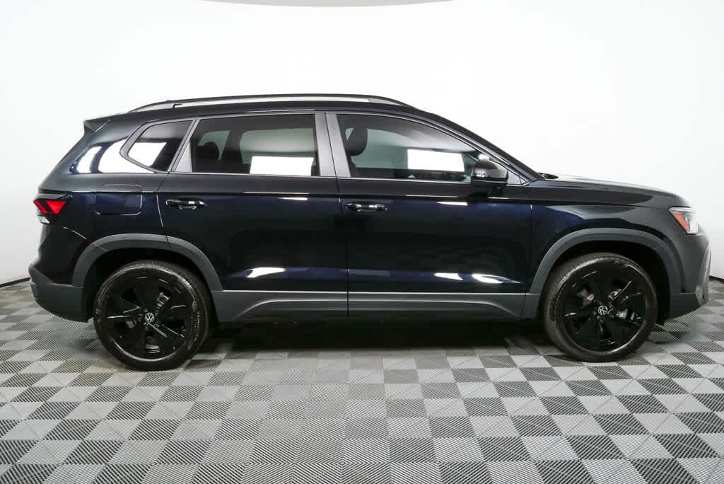 New 2026 Volkswagen Taos 1.5T SE Black SUV