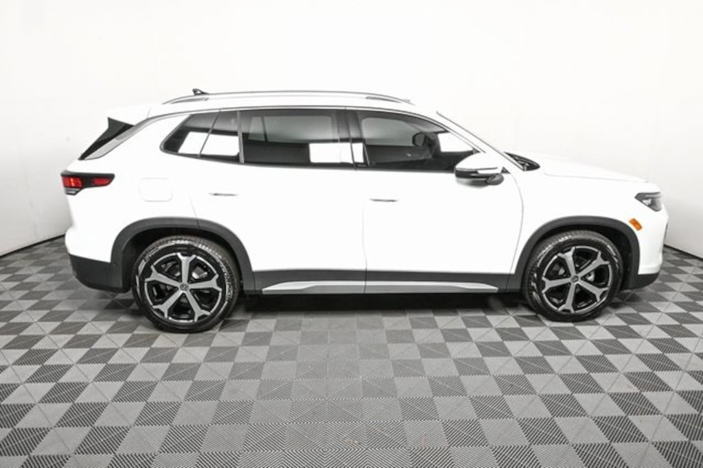 New 2025 Volkswagen Tiguan 2.0T SE SUV