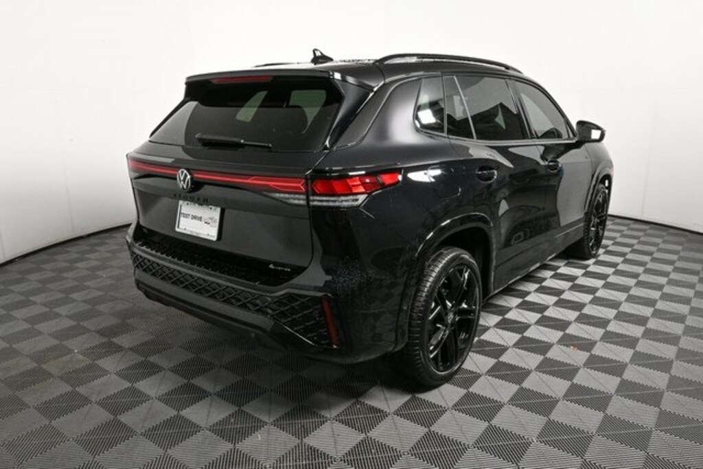 New 2026 Volkswagen Tiguan 2.0T SE R-Line Black SUV