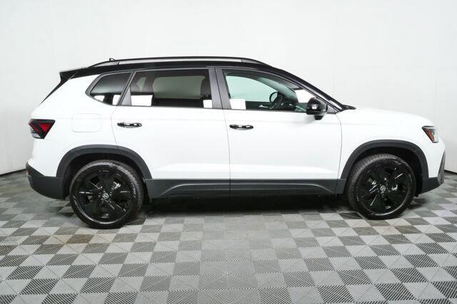 New 2027 Volkswagen Taos 1.5T SE Black SUV