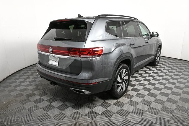 2024 Volkswagen Atlas SE Technology photo 2