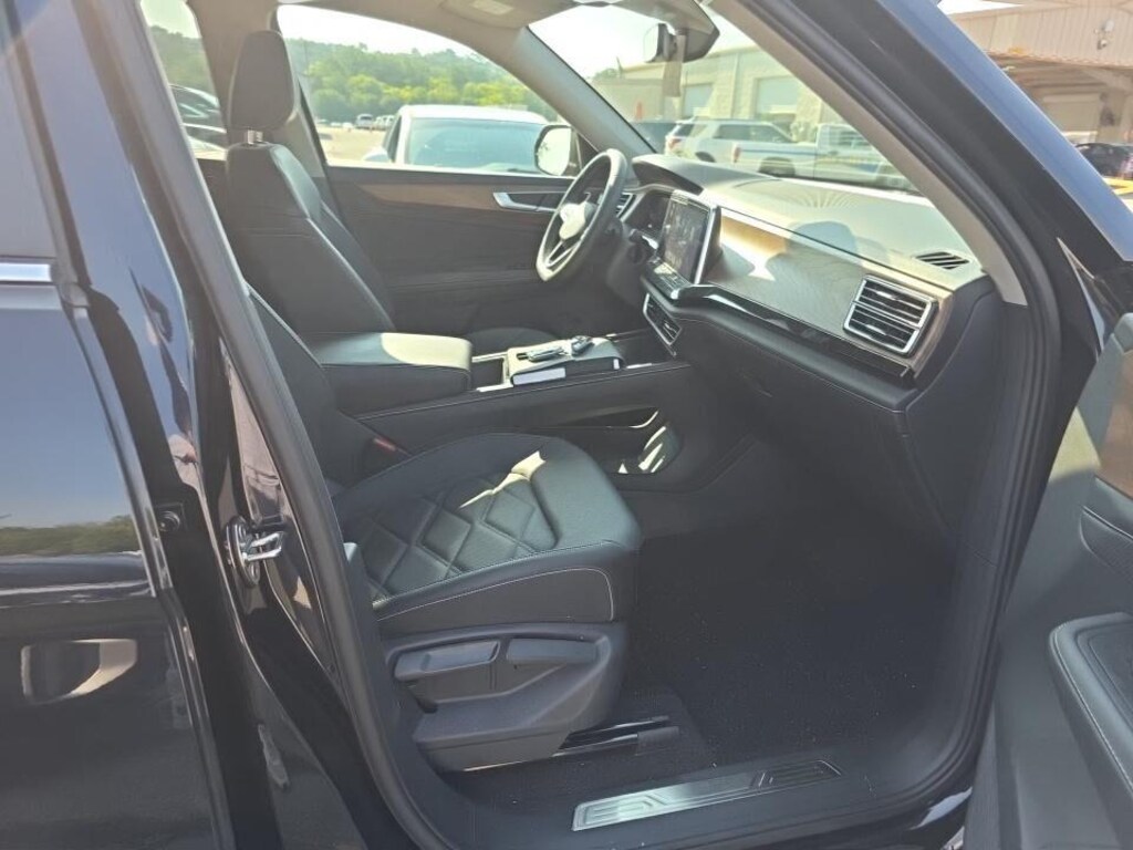 Certified 2025 Volkswagen Atlas 2.0T SE w/Technology SUV