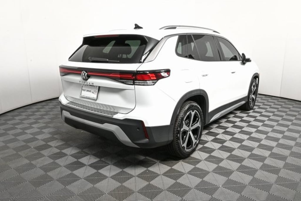 New 2025 Volkswagen Tiguan 2.0T SE SUV