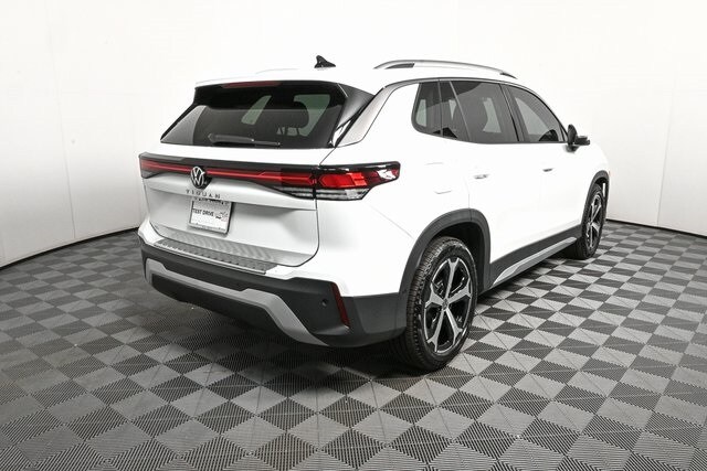 2025 Volkswagen Tiguan SE photo 2