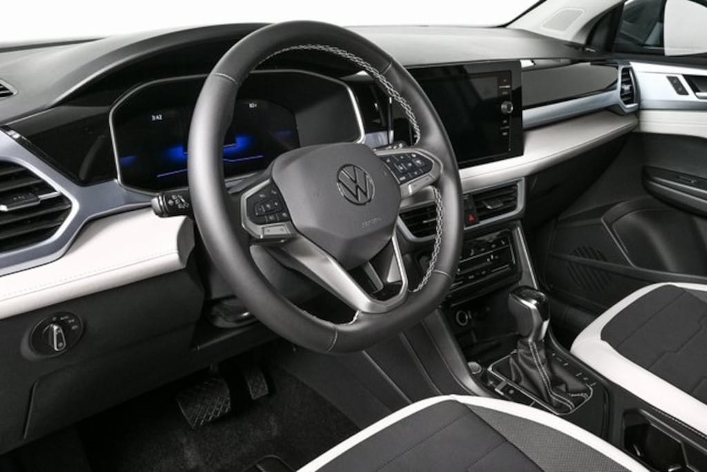 New 2025 Volkswagen Taos 1.5T SE SUV
