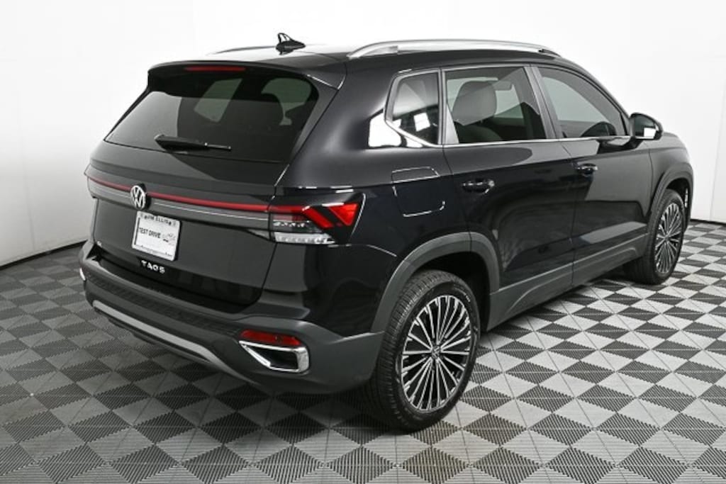 New 2025 Volkswagen Taos 1.5T SE SUV