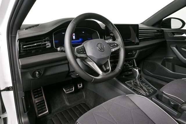 2025 Volkswagen Jetta 1.5T Sport photo 4