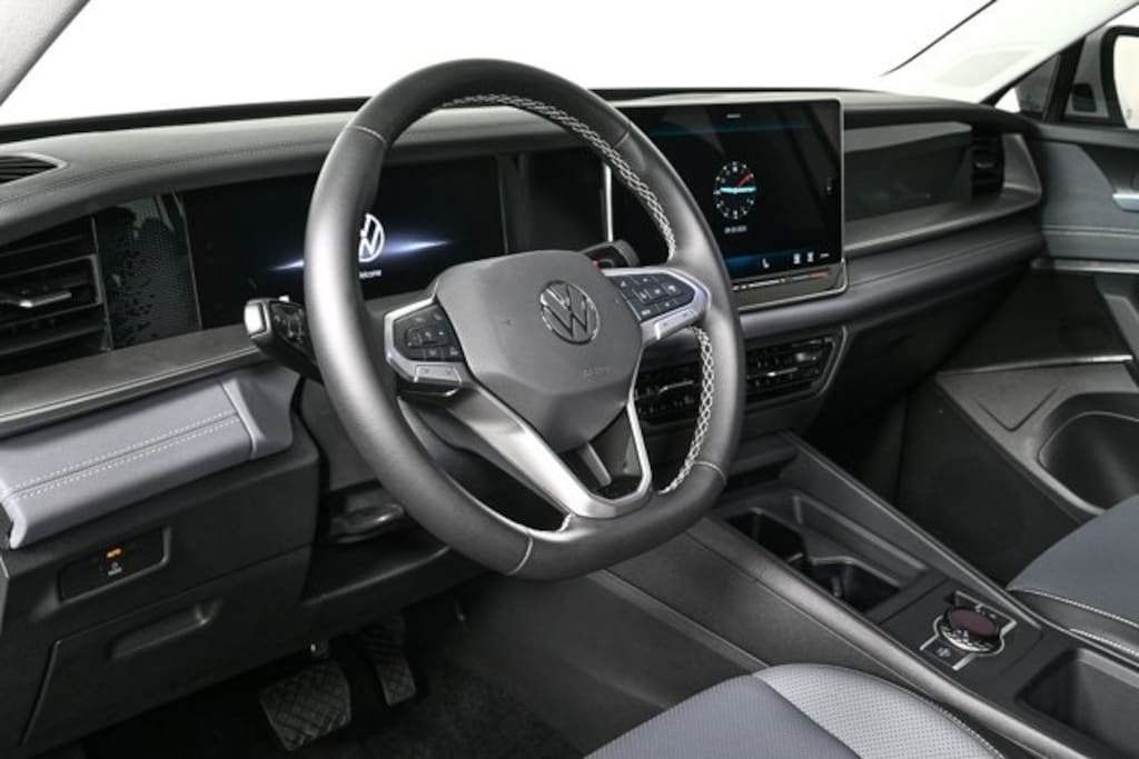 New 2025 Volkswagen Tiguan 2.0T SE SUV