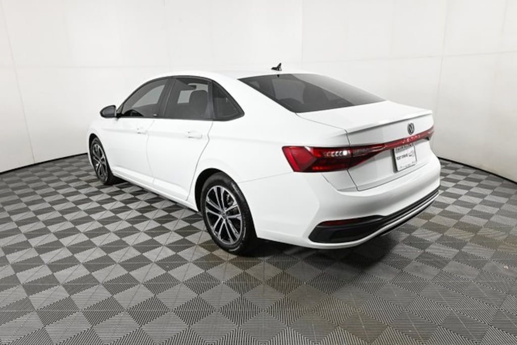 New 2025 Volkswagen Jetta 1.5T Sport Sedan