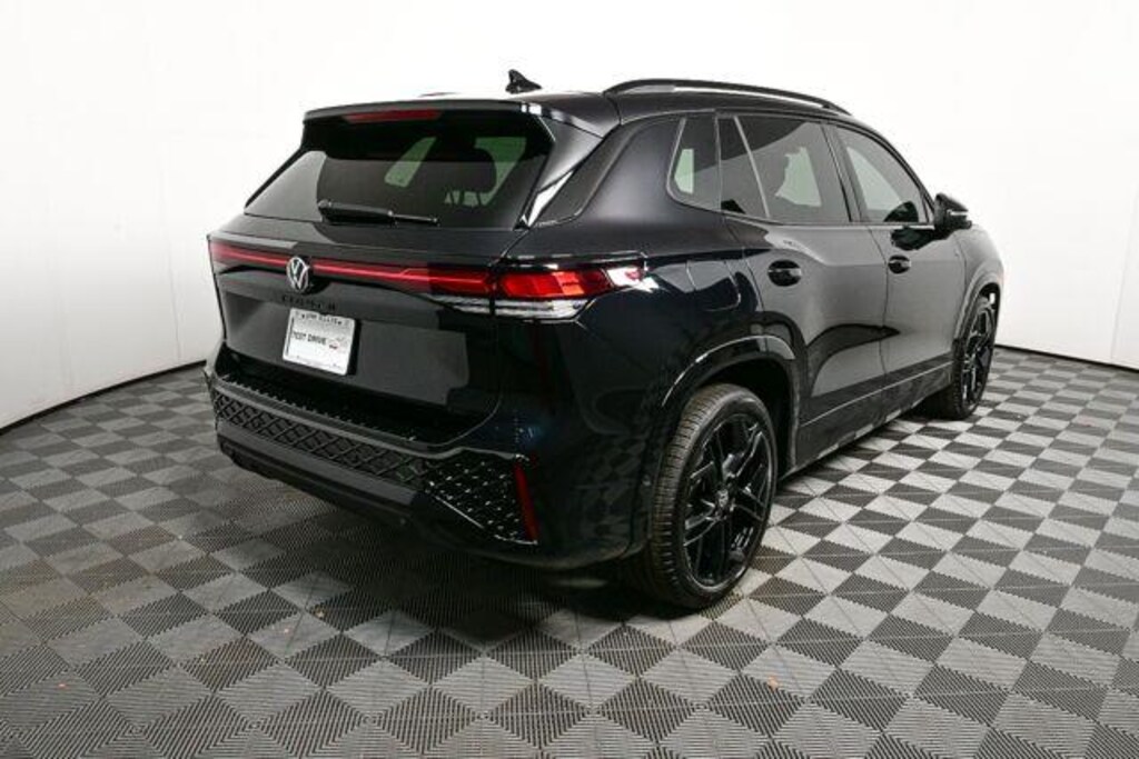 New 2026 Volkswagen Tiguan SE R-Line Black SUV
