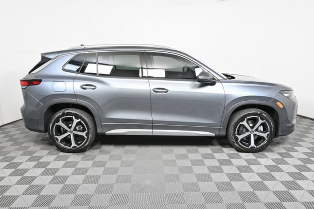 New 2026 Volkswagen Tiguan 2.0T SE AWD w/Panoramic Sunroof SUV