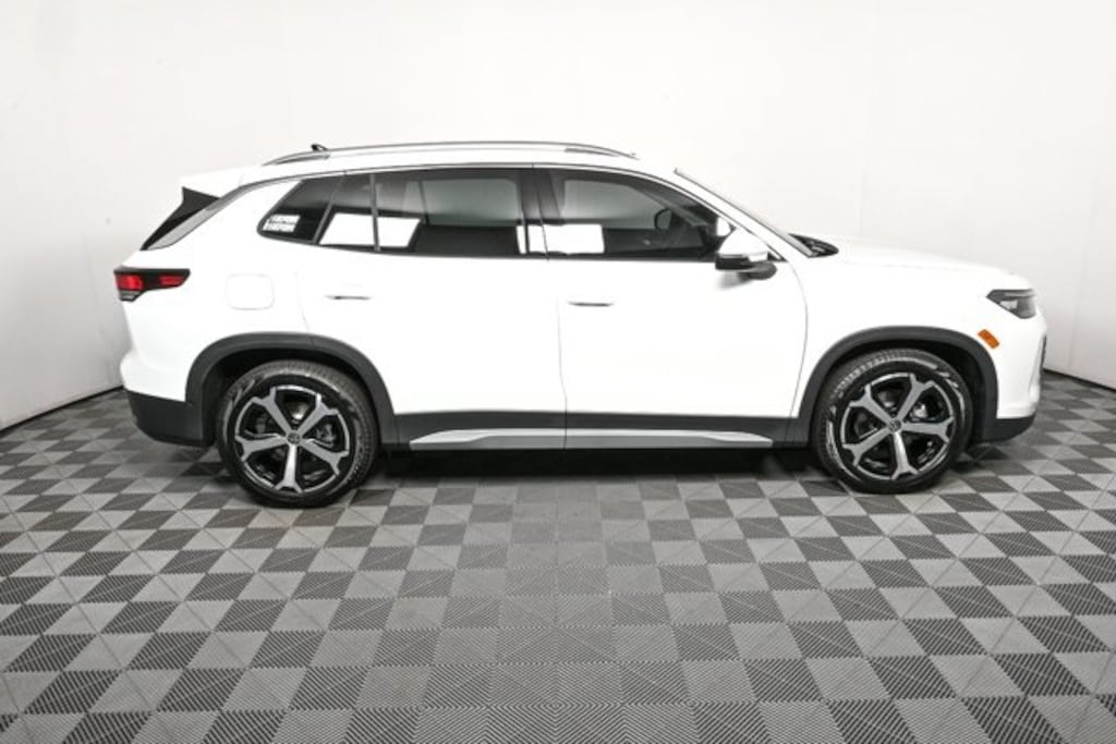 New 2025 Volkswagen Tiguan 2.0T SE SUV