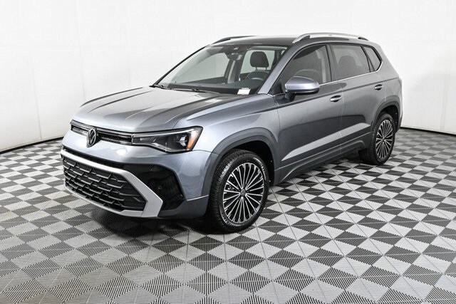 2025 Volkswagen Taos SE photo 3