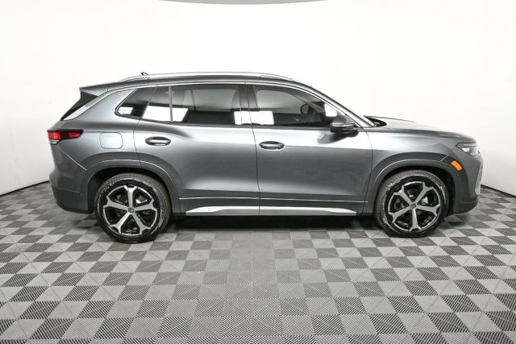 New 2026 Volkswagen Tiguan 2.0T SE SUV