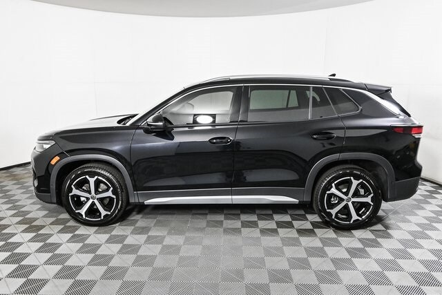 2025 Volkswagen Tiguan SE photo 3
