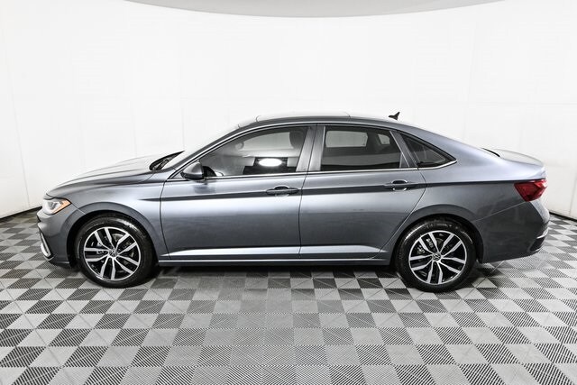 2025 Volkswagen Jetta 1.5T SE photo 3