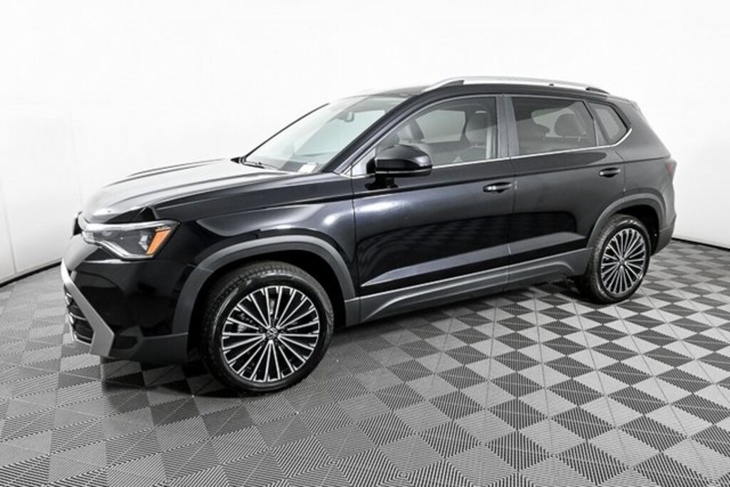 New 2025 Volkswagen Taos 1.5T SE SUV