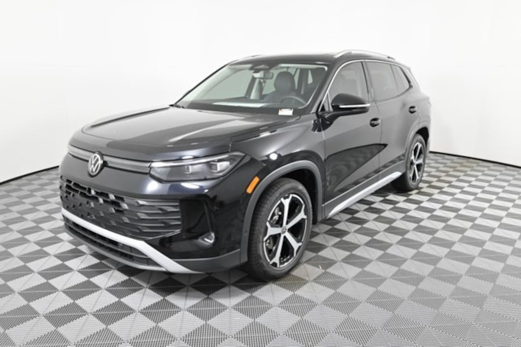 New 2025 Volkswagen Tiguan 2.0T SE SUV