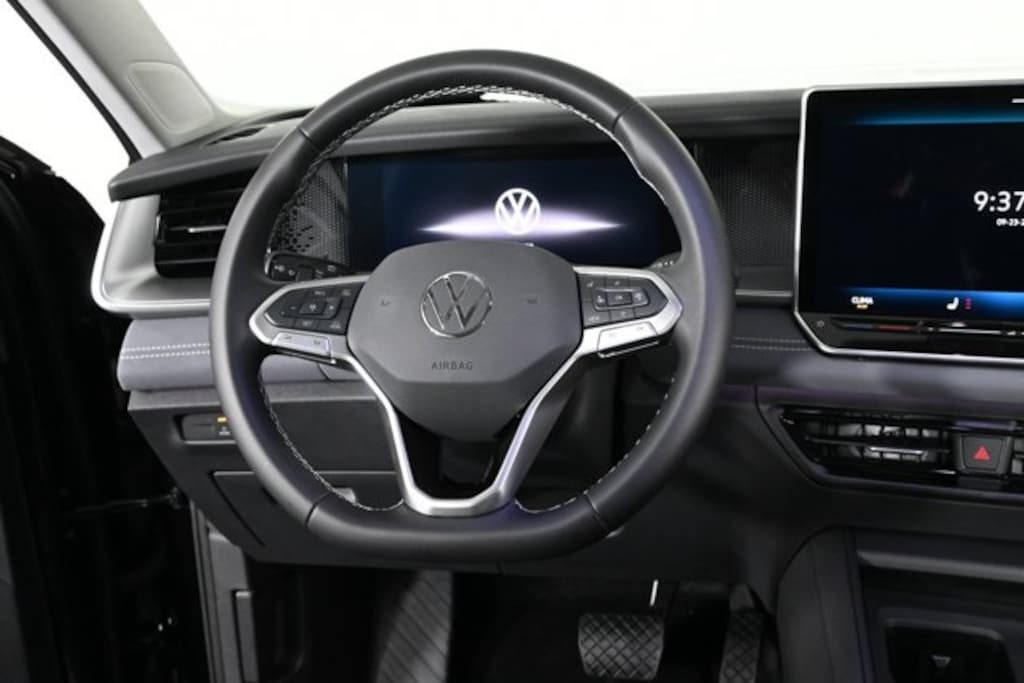 New 2025 Volkswagen Tiguan 2.0T SE SUV