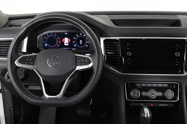 2022 Volkswagen Atlas SEL photo 2
