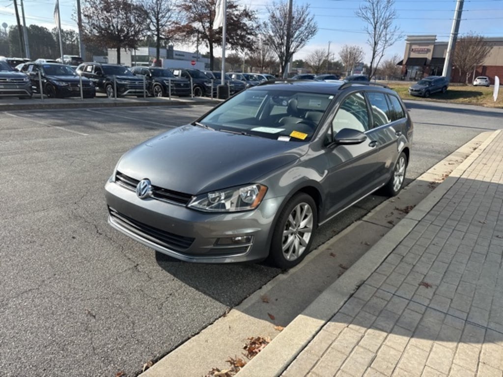 Used 2015 Volkswagen Golf SportWagen TSI SE 4-Door Wagon