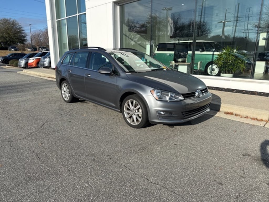 Used 2015 Volkswagen Golf SportWagen TSI SE 4-Door Wagon
