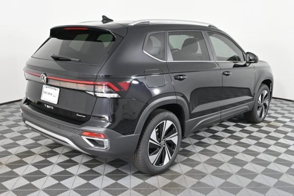 New 2025 Volkswagen Taos 1.5T SE SUV