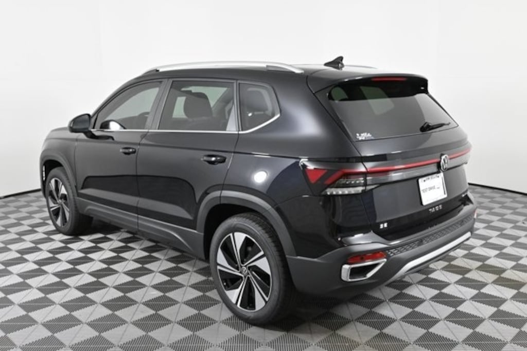 New 2025 Volkswagen Taos 1.5T SE SUV