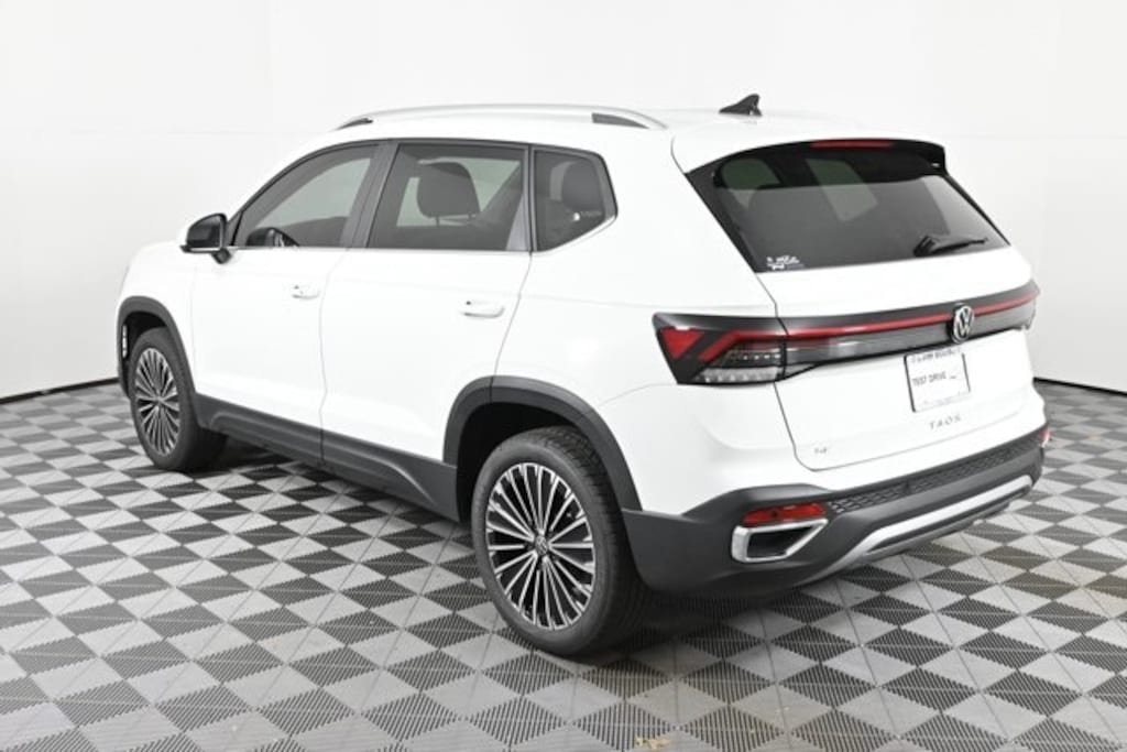 New 2025 Volkswagen Taos 1.5T SE SUV
