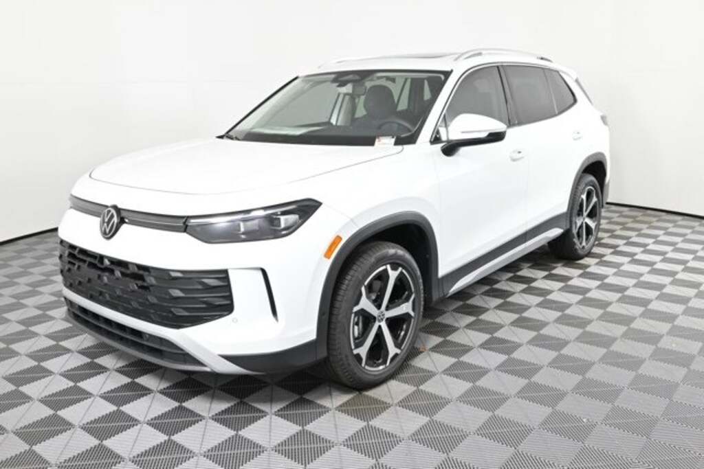 New 2026 Volkswagen Tiguan SE w/Panoramic Sunroof SUV