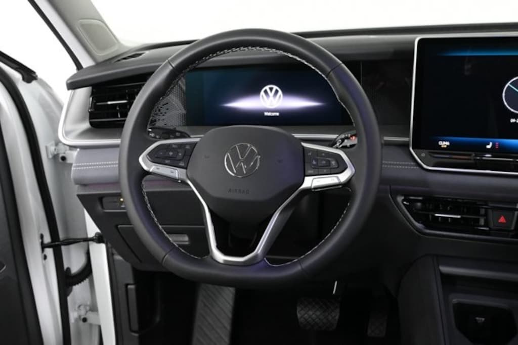 New 2025 Volkswagen Tiguan 2.0T SE SUV