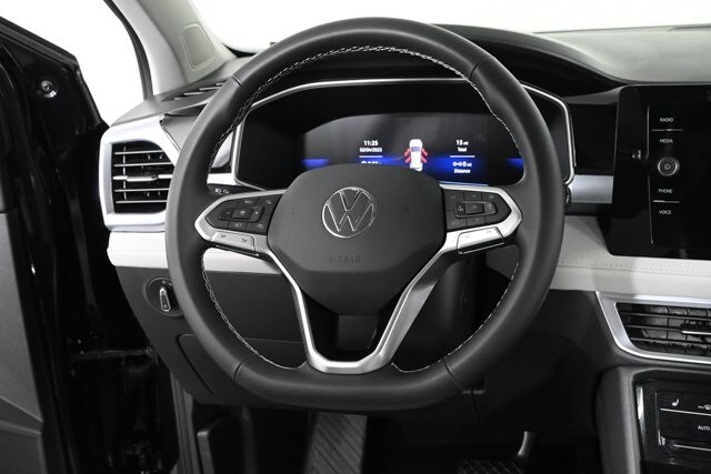 2025 Volkswagen Taos SE photo 2