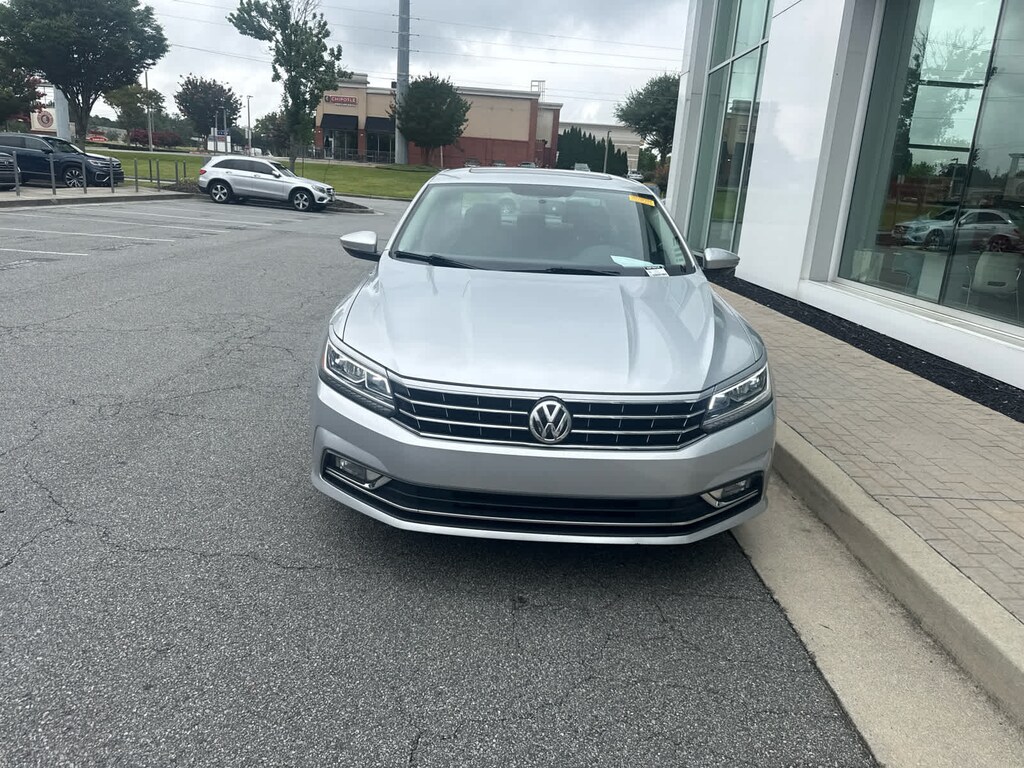 Used 2018 Volkswagen Passat 2.0T SE Sedan
