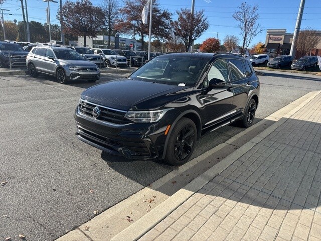 2023 Volkswagen Tiguan SE R-Line Black photo 2