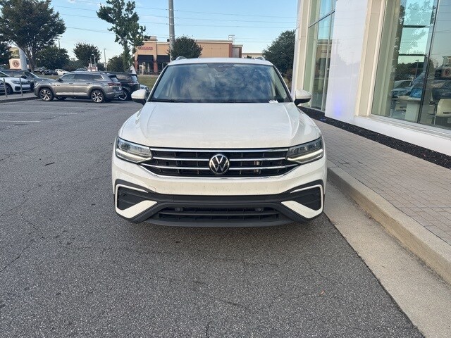 2022 Volkswagen Tiguan SE photo 2