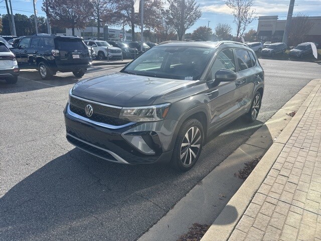 2023 Volkswagen Taos SE photo 2