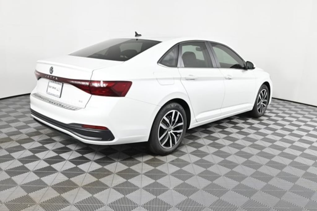 New 2025 Volkswagen Jetta 1.5T SE Sedan