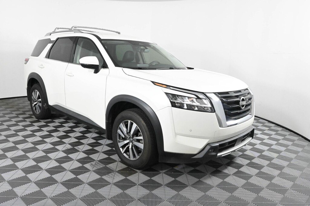 Used 2024 Nissan Pathfinder SL SUV