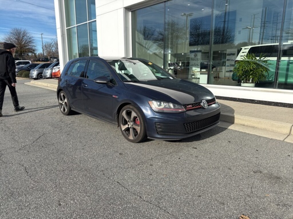 Used 2017 Volkswagen Golf GTI SE 4-Door Hatchback