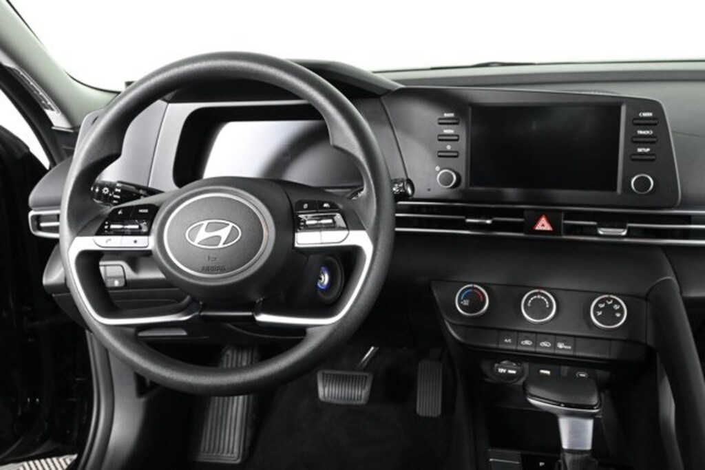 Used 2024 Hyundai Elantra SE Sedan