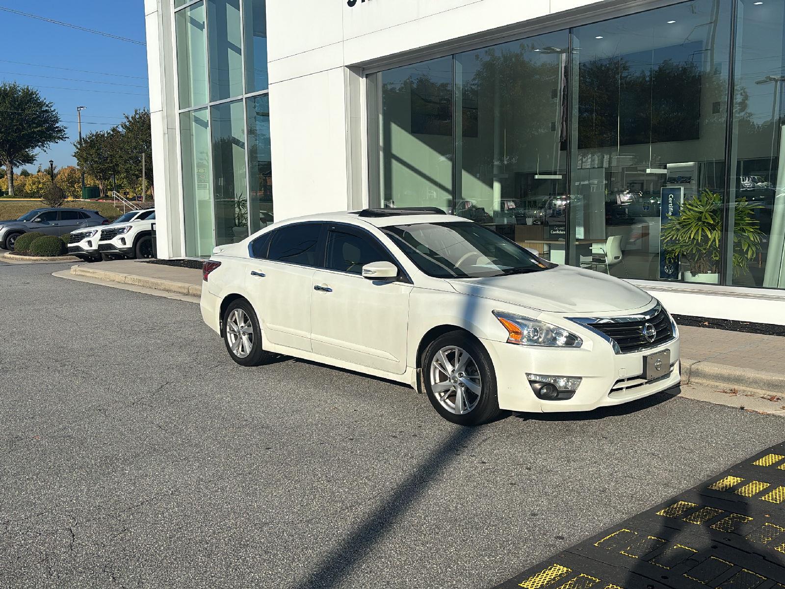 Used 2014 Nissan Altima 2.5 SV Sedan