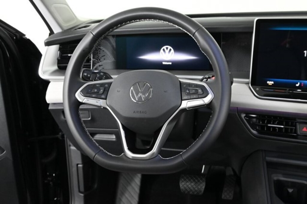 New 2025 Volkswagen Tiguan 2.0T SE SUV